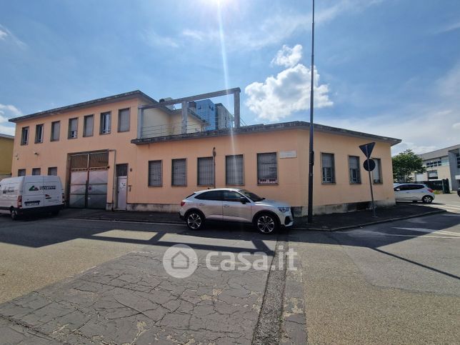 Capannone in commerciale in Via Privata Polonia