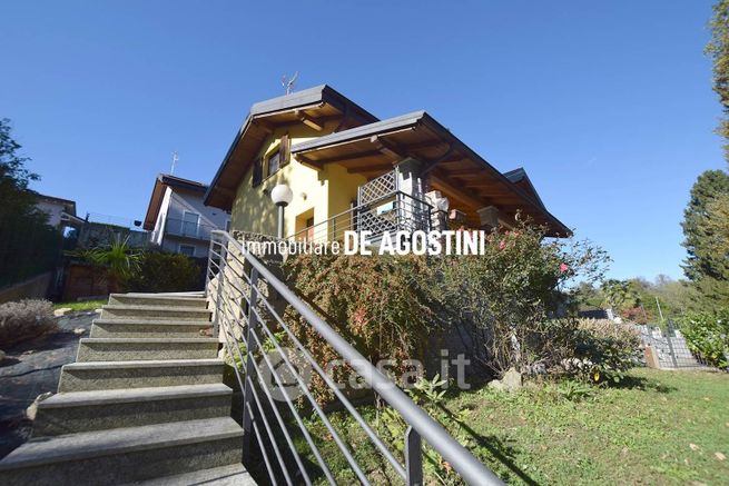 Villa in residenziale in Via Oleggio Castello