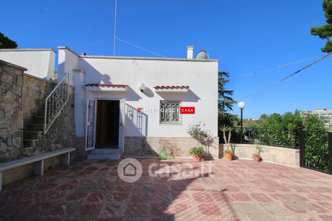 Casa indipendente in residenziale in Via Alberobello