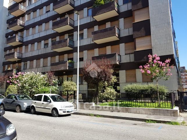 Capannone in commerciale in Via Antonio Canova 6
