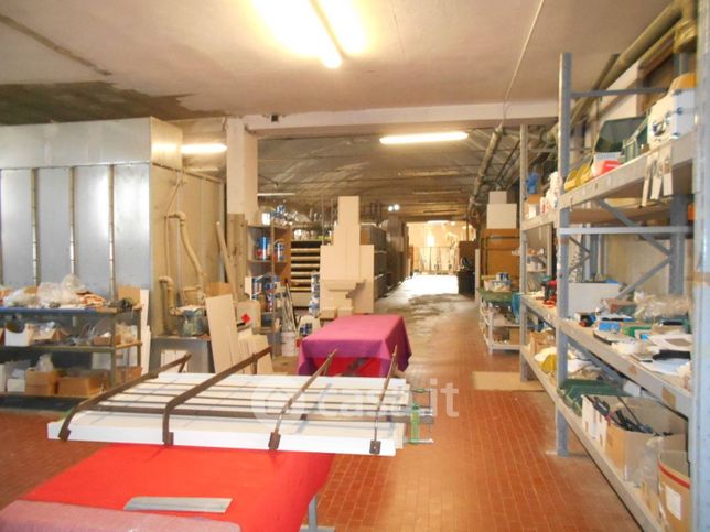 Capannone in commerciale in Via Luigi Cadorna