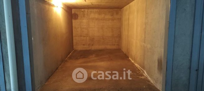 Box/posto auto in residenziale in Via Tintoretto 10