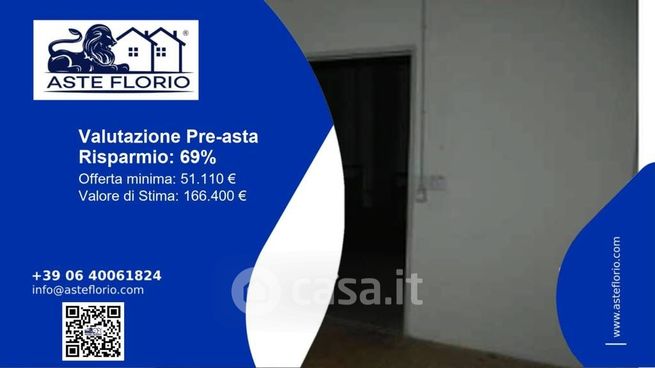 Capannone in commerciale in Via Vittorio Emanuele Orlando