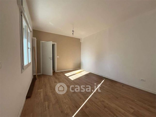 Casa bi/trifamiliare in residenziale in 