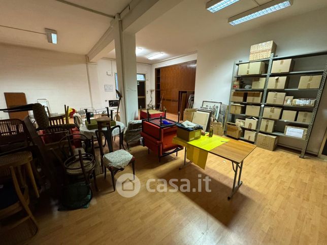 Ufficio in commerciale in 