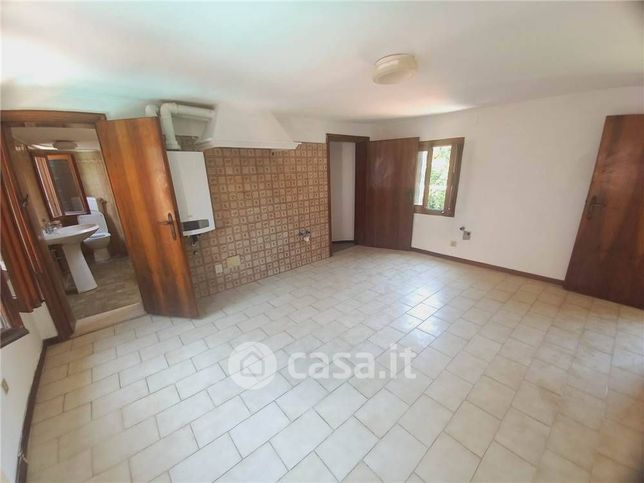 Casa indipendente in residenziale in 