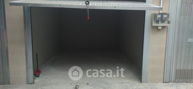 Box/posto auto in residenziale in Via lago di piediluco 6