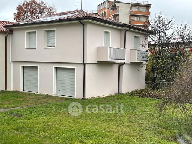 Casa indipendente in residenziale in Via Vittorio Veneto