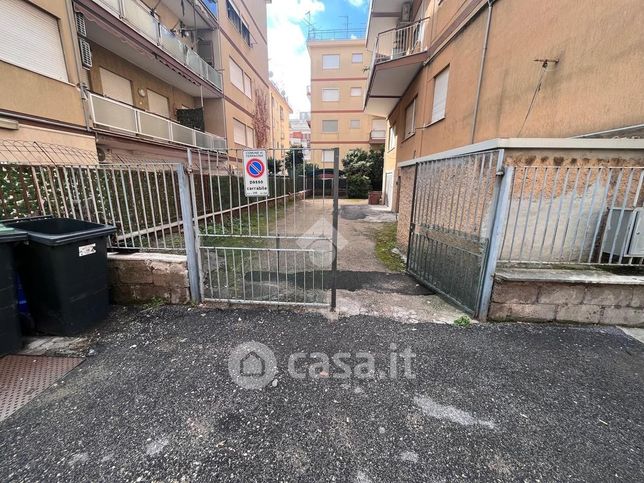 Garage/posto auto in residenziale in Viale Europa 167