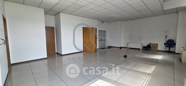 Ufficio in commerciale in Strada della Cebrosa 86