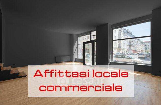 Ufficio in commerciale in Via Umbria