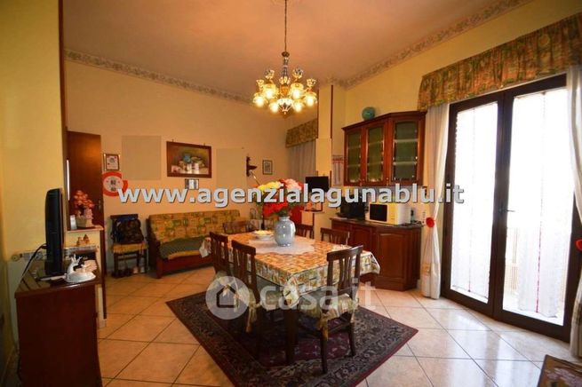 Casa indipendente in residenziale in Viale Val di Mazara