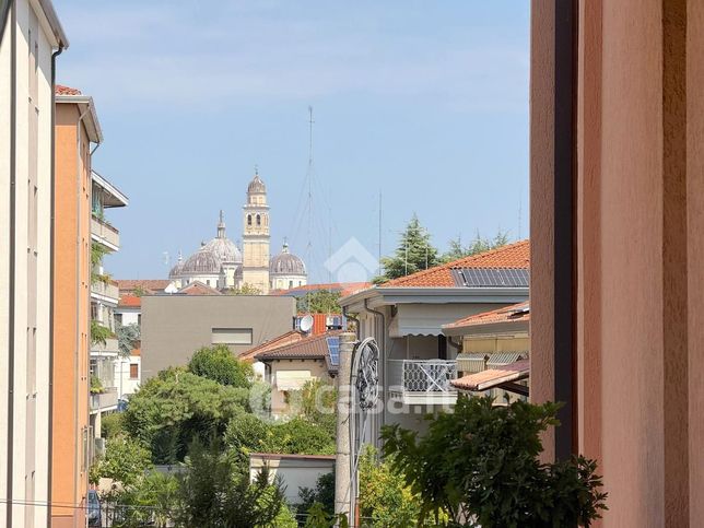 Appartamento in residenziale in Via Tre Garofani 66
