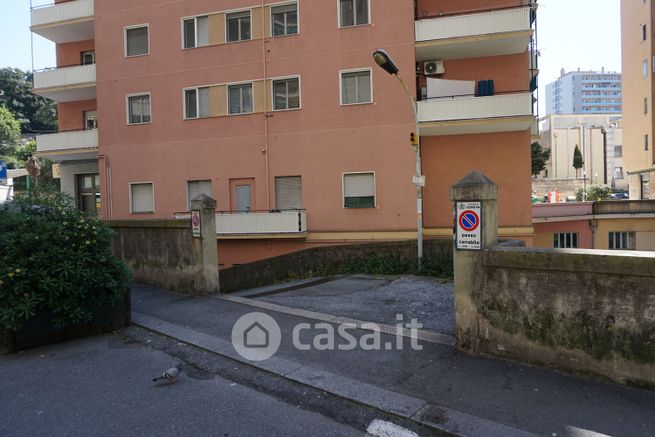 Box/posto auto in residenziale in Corso Ferdinando Magellano