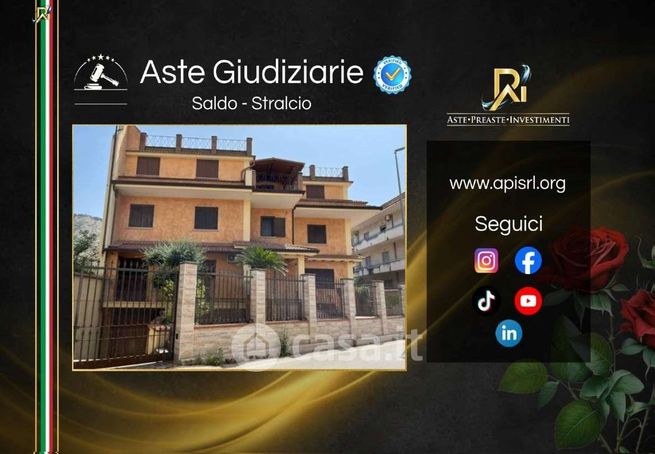 Villa in residenziale in Via San Eustachio 203