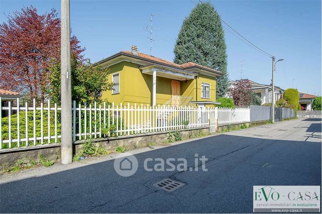 Villa in residenziale in Via Filippo Turati 5