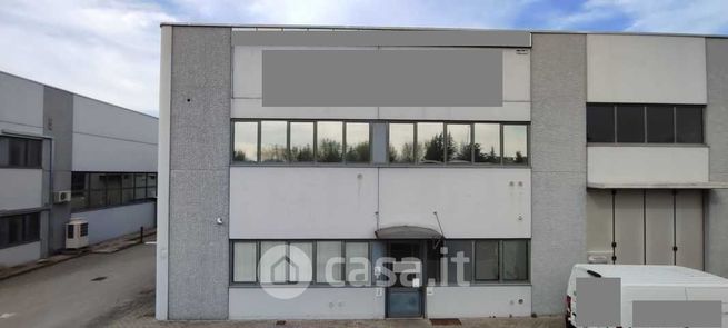 Capannone in commerciale in 