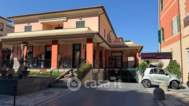 Box/posto auto in residenziale in Via Simone Stella