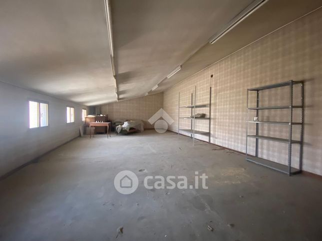 Capannone in commerciale in Via San Rocco 1