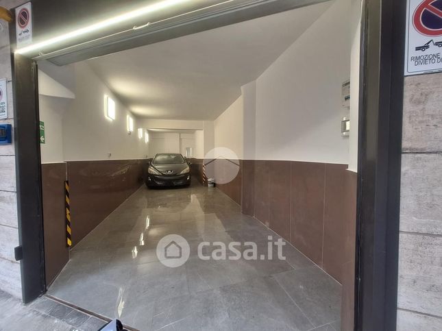 Box/posto auto in residenziale in Vico Acitillo 49
