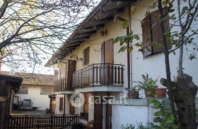 Casa indipendente in residenziale in Via Verga