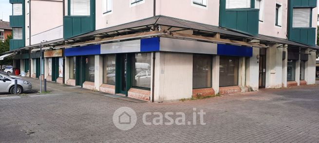Attivitã /licenza (con o senza mura) in commerciale in Largo Tiepolo 9