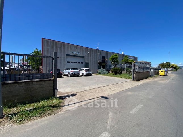 Capannone in commerciale in Strada Poggino 70
