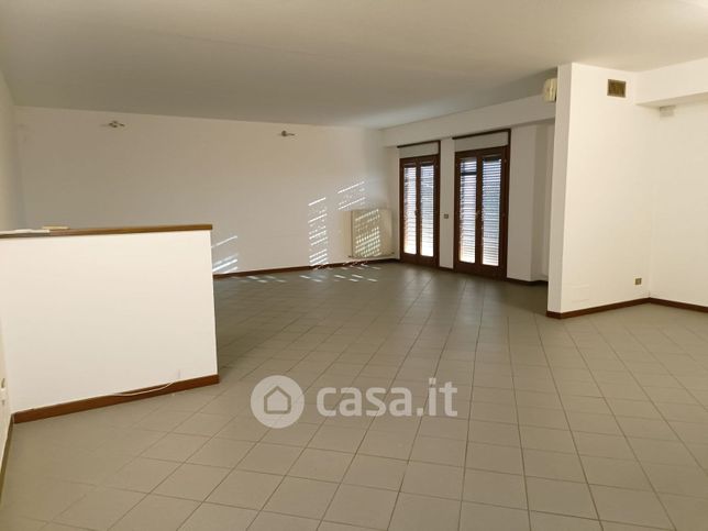 Ufficio in commerciale in Via Don Lorenzo Milani