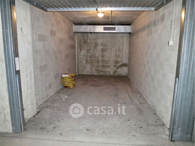 Garage/posto auto in residenziale in Via San Bernardino 139