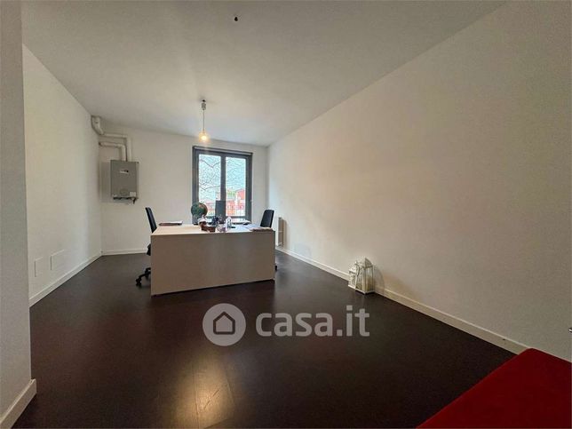 Ufficio in commerciale in 