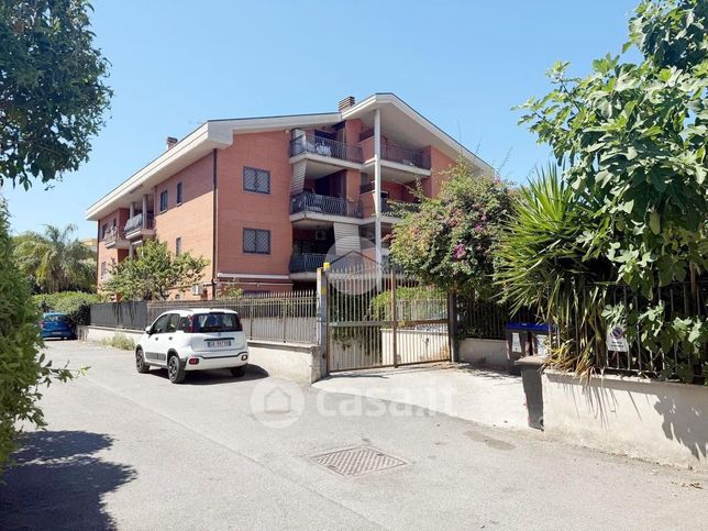 Box/posto auto in residenziale in Via Matteo de Pasti 84
