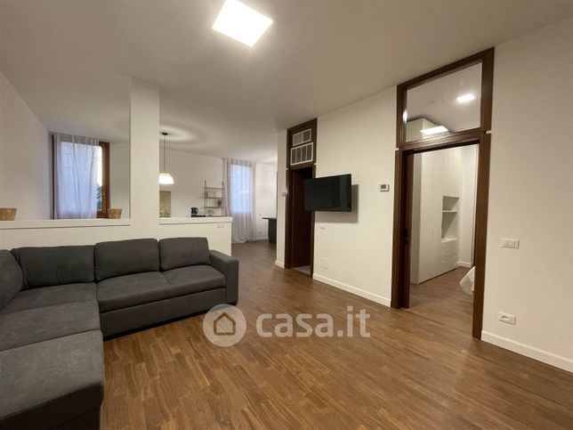 Appartamento in residenziale in Via Manfredo Camperio 3