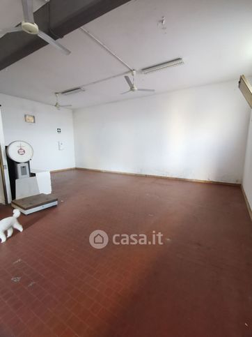 Capannone in commerciale in Via Magni Magnino