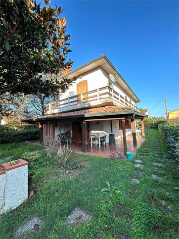 Casa indipendente in residenziale in
