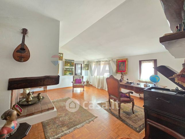 Casa indipendente in residenziale in 