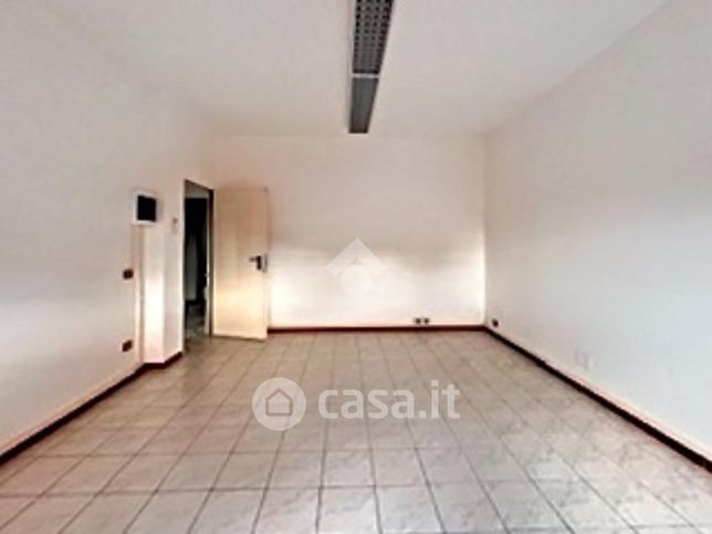 Ufficio in commerciale in Via degli Acquaioli 30