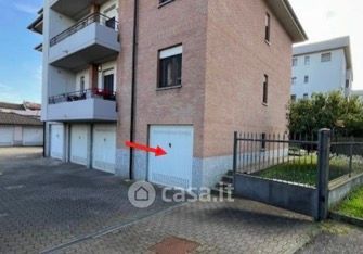 Box/posto auto in residenziale in Via Friuli 1 A