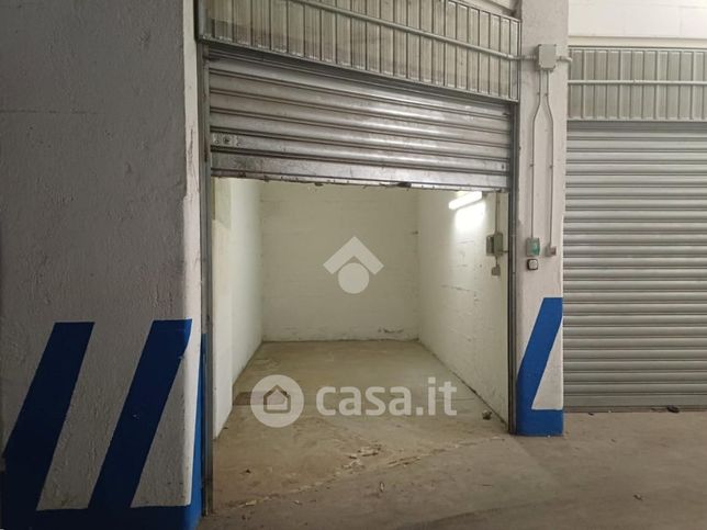 Box/posto auto in residenziale in Via Deruta