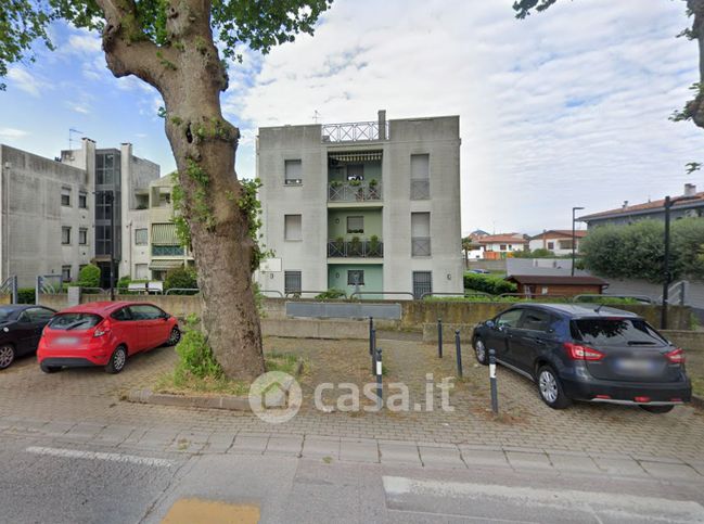 Box/posto auto in residenziale in Strada Rovigana 4