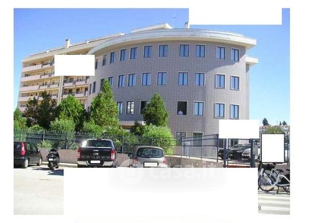 Ufficio in commerciale in Via Tirino 14
