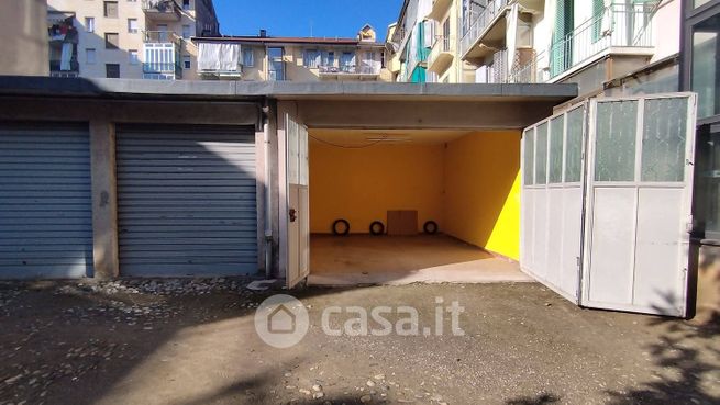 Box/posto auto in residenziale in Via Antonio Canova 36