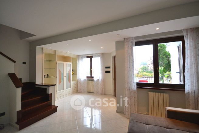 Villetta a schiera in residenziale in Via Giovanni Falcone