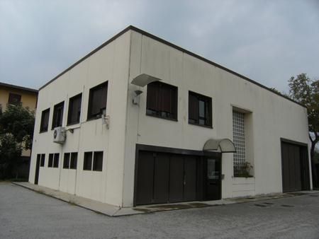 Ufficio in commerciale in Via Zuccolo