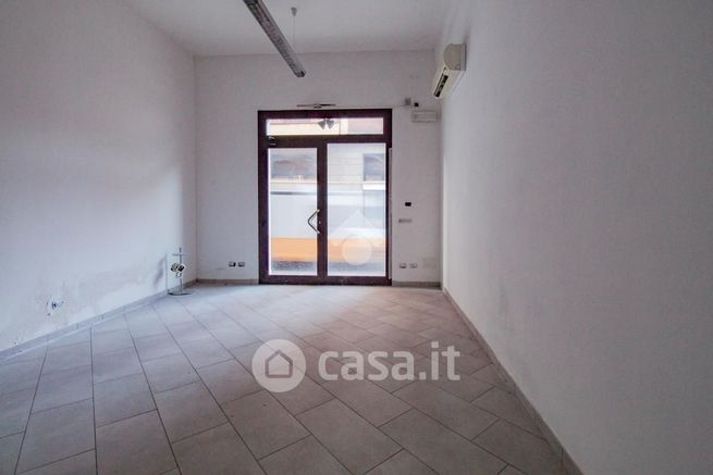 Ufficio in commerciale in Via Cesare Battisti 1