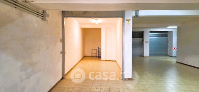 Box/posto auto in residenziale in Via della Resistenza 52