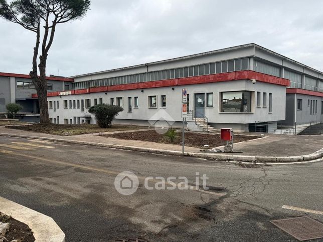 Capannone in commerciale in Via Campobello 36