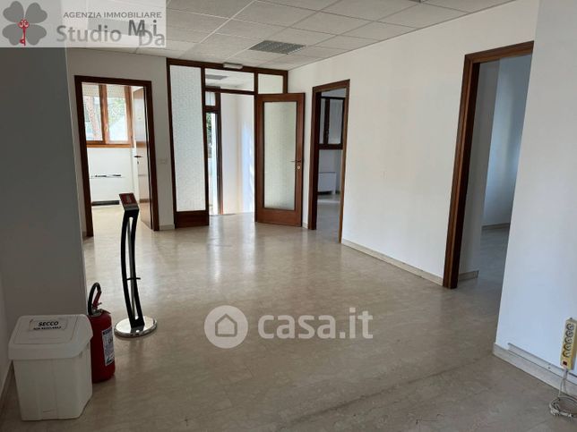 Ufficio in commerciale in Via Torre Belfredo