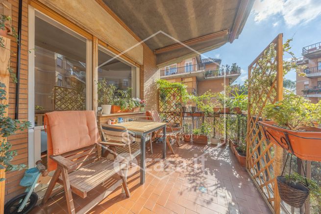 Appartamento in residenziale in Via Costantino Maes 64