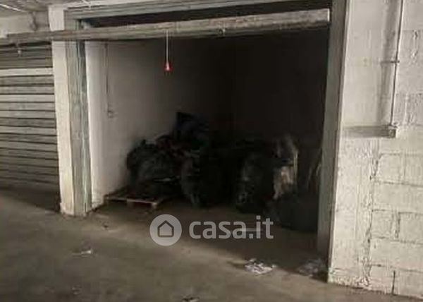 Garage/posto auto in residenziale in Via Caio Cestio 35