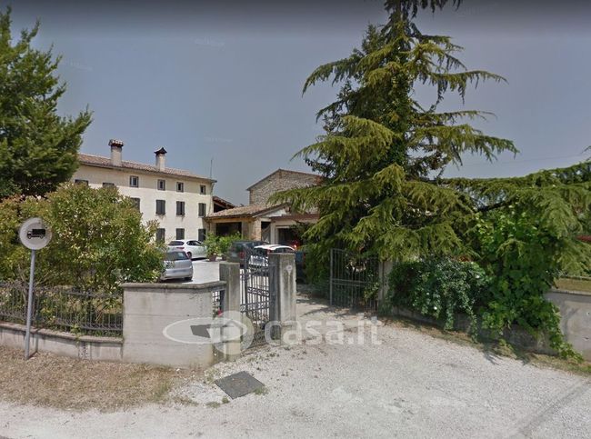 Casa indipendente in residenziale in 
